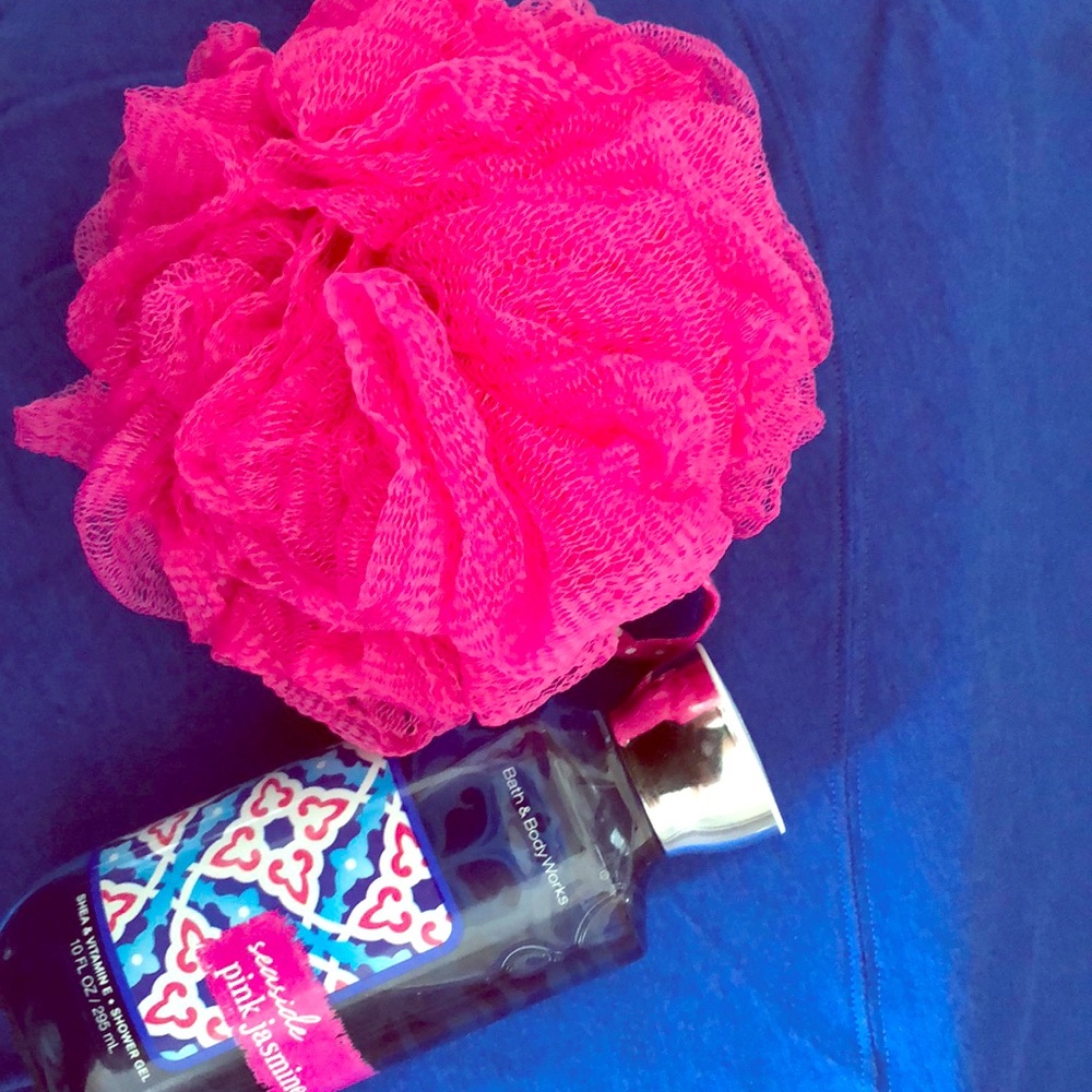 Bath and body works shower gel and sponge